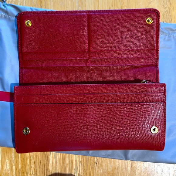 💯 Authentic Prada Long Wallet Brand New in Red Color with ID & 2 Card Slot - Picture 1 of 16